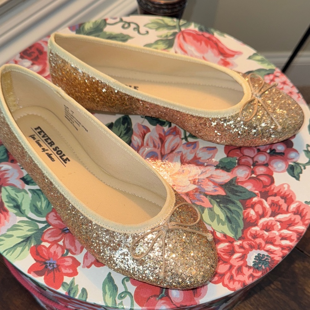 Fever Sole Sparkling Gold Flats size 7 New